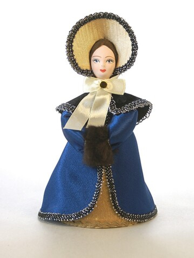 Кукла Петербургская барышня в зимнем костюме 19 века