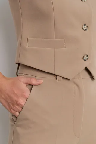 Жилет костюмный цвета капучино