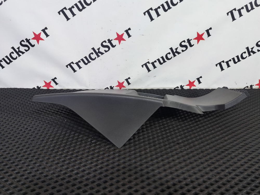 Накладка панели приборов левая 2018г.