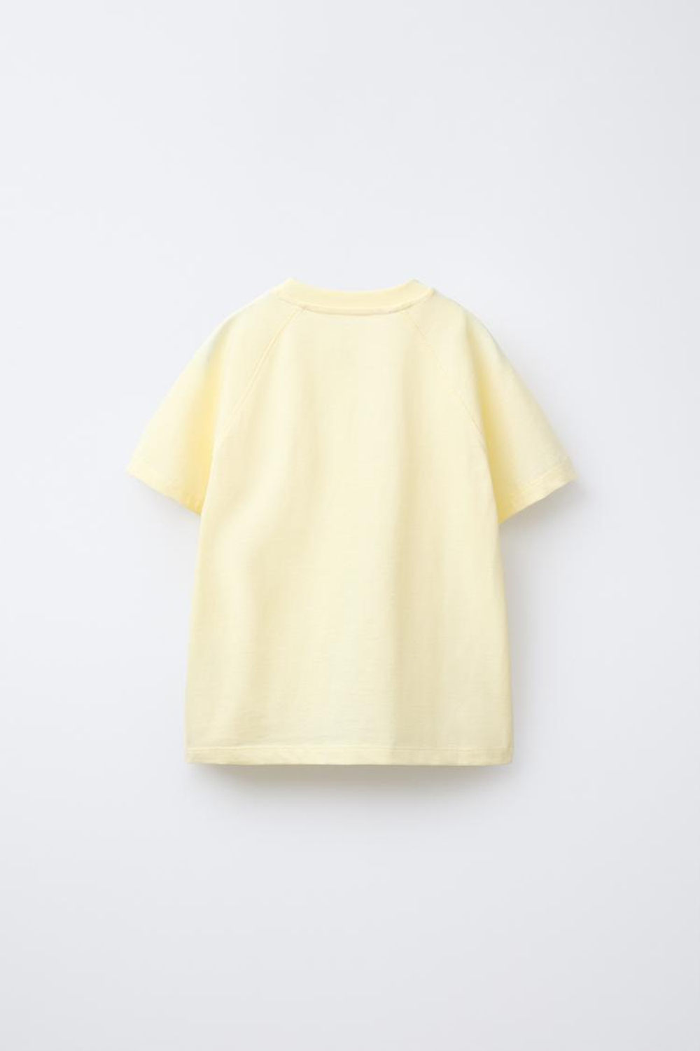 ZARA КОМПЛЕКТ ИЗ ФУТБОЛКИ И ШОРТ С НАШИВКОЙ, ЖЕЛТЫЙ