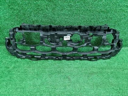 Кронштейн решетки радиатора Audi Q7 2 24-нв S-line