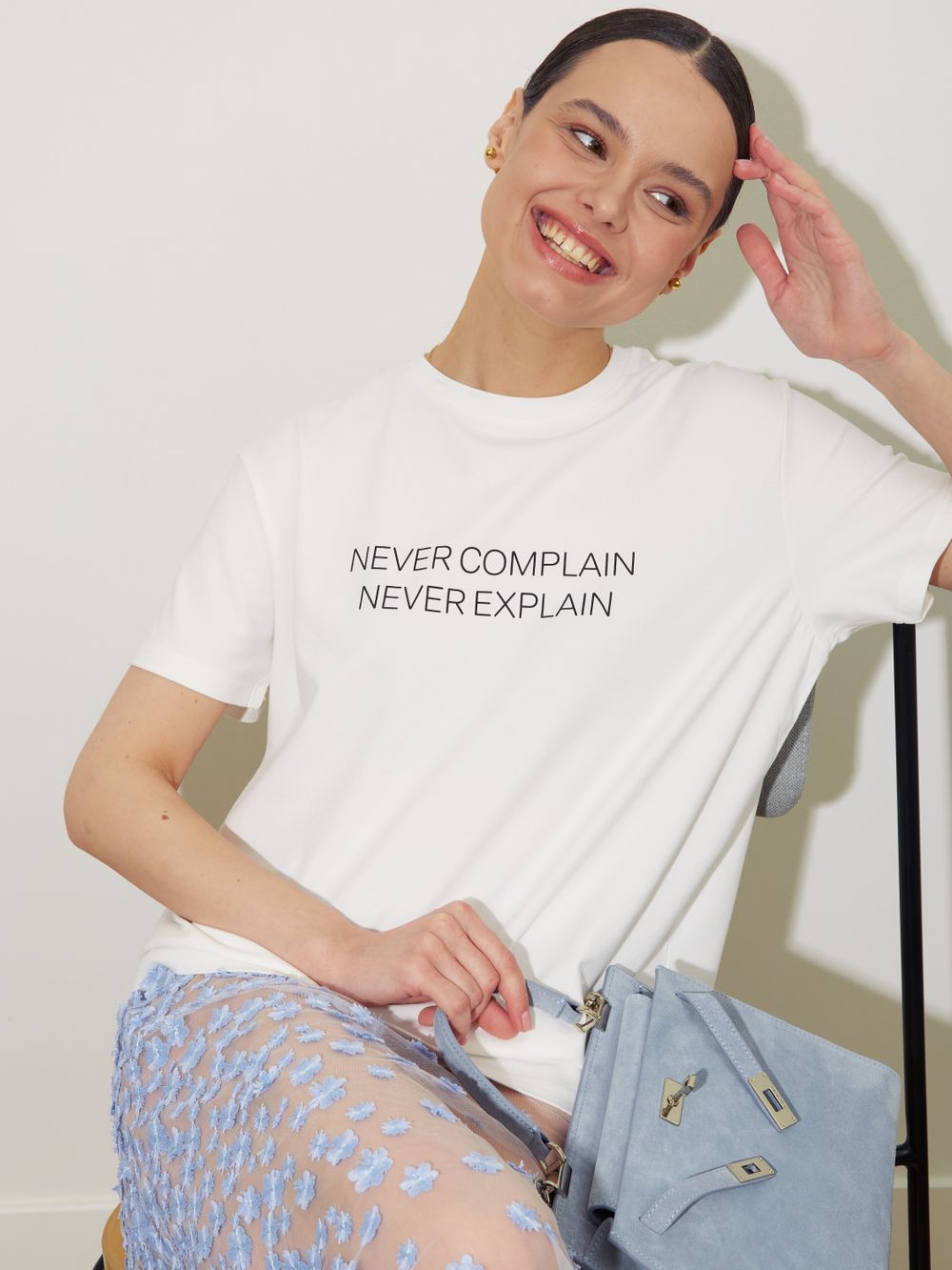 ФУТБОЛКА «NEVER COMPLAIN»