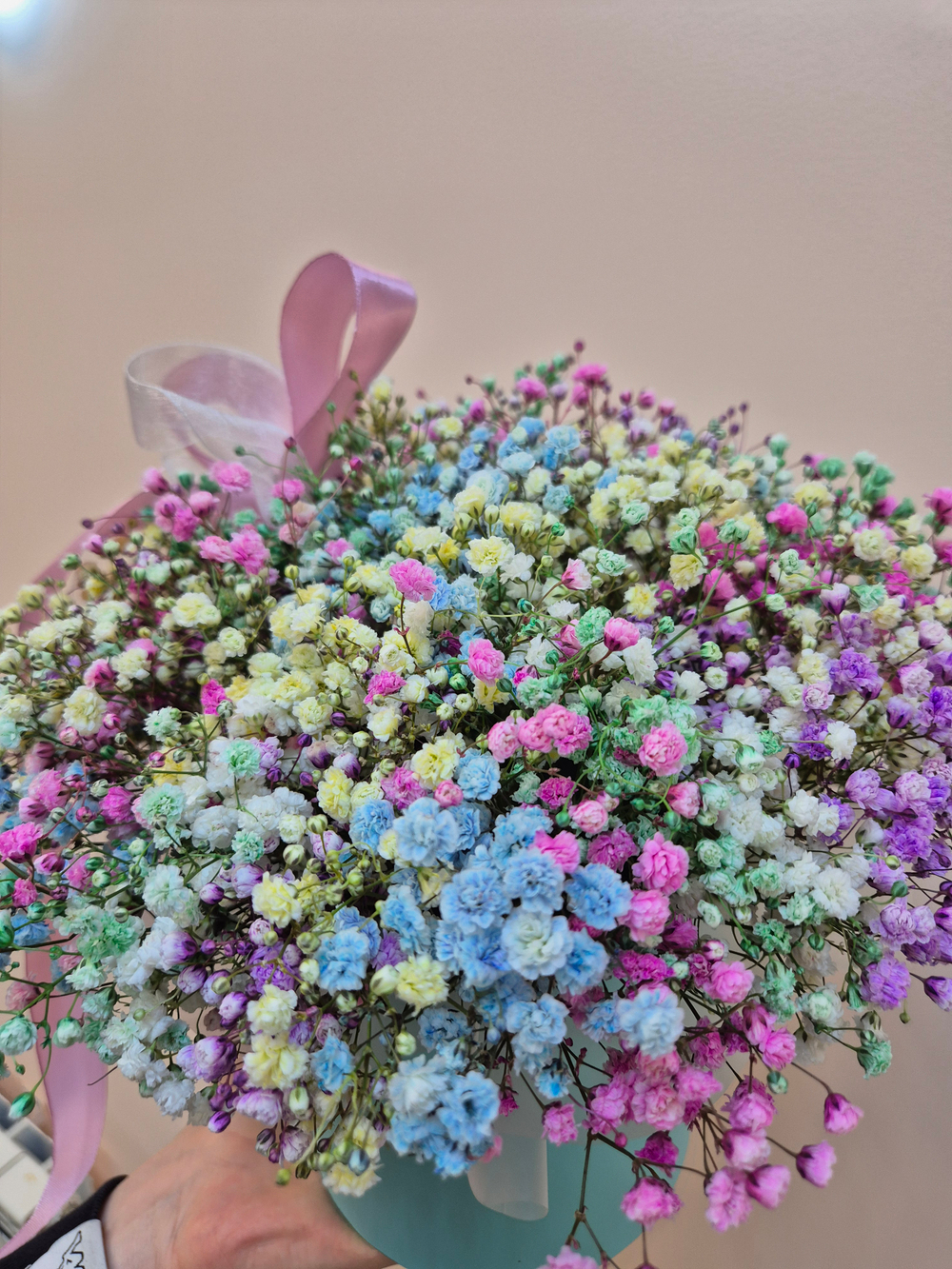 Гипсофила композиция в шляпной коробке