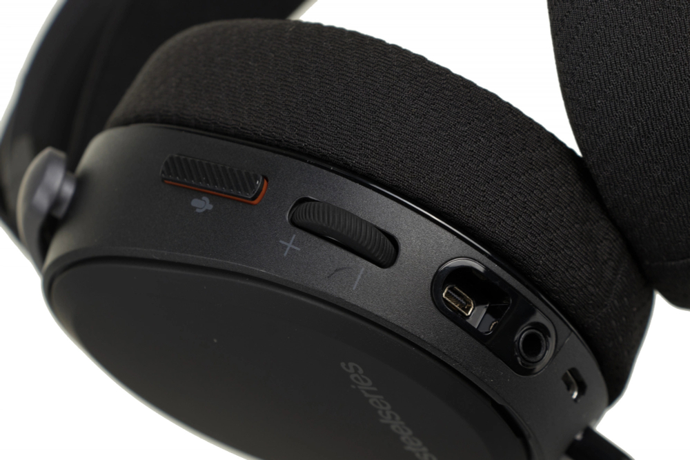 Наушники с микрофоном SteelSeries Arctis Pro