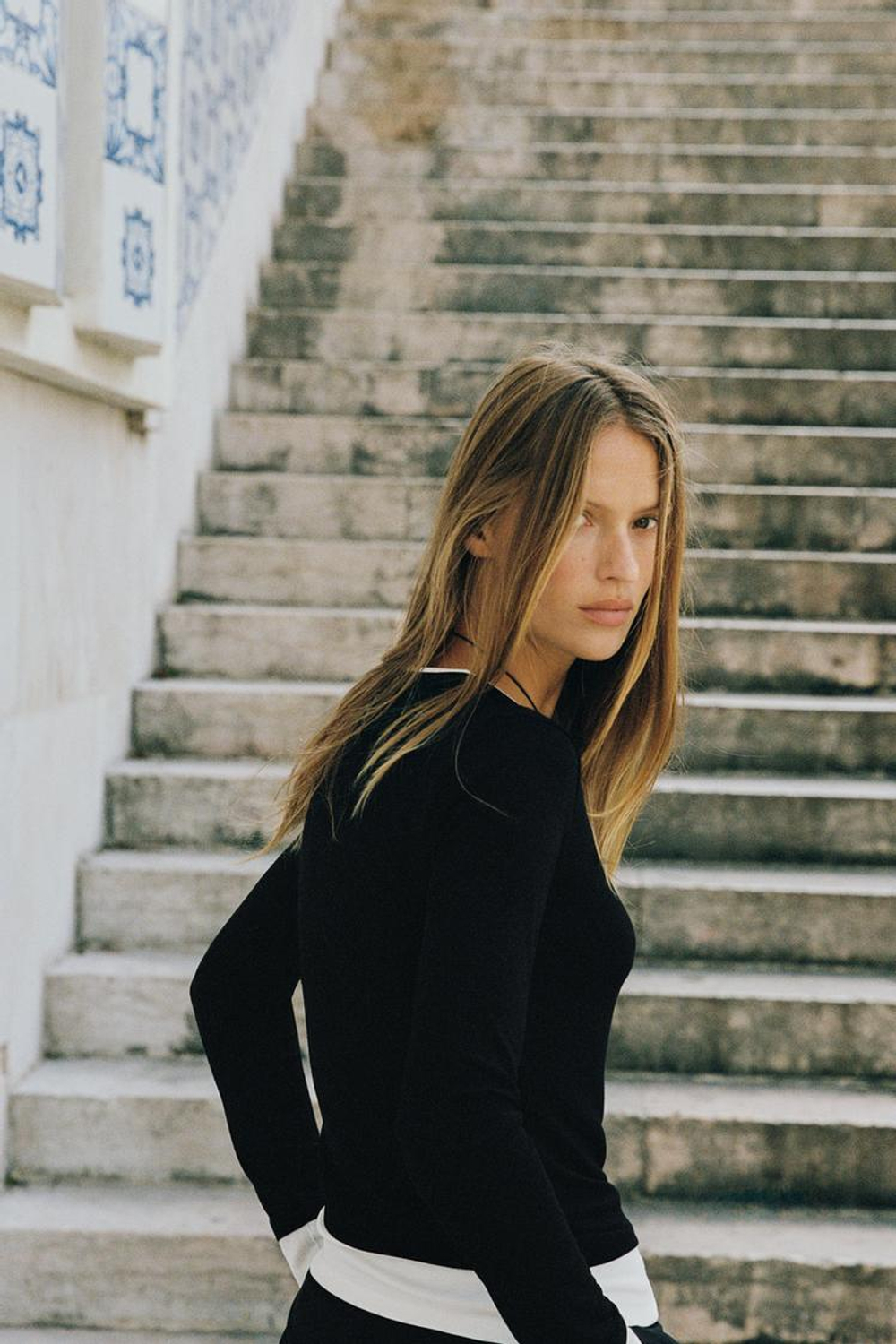 ZARA ФУТБОЛКА С ДВОЙНЫМ КОНТРАСТОМ, ЧЕРНЫЙ