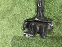 Кронштейн замка капота VW Touareg 1 7L (2002-2010)