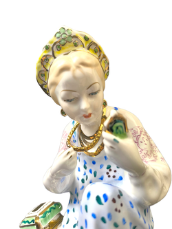 Фарфоровая статуэтка "Малахитовая шкатулка" ЛЗФИ