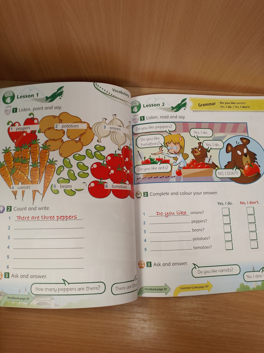 Next Move British English Level 2 Student's Book Pack (+DVD-ROM)
