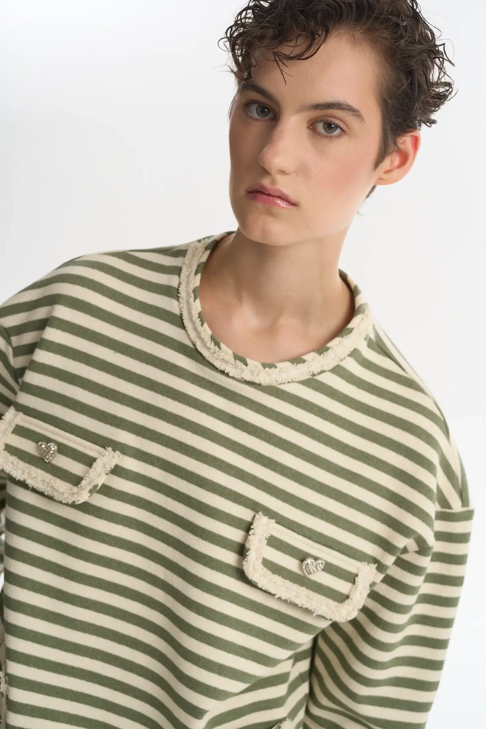 Свитшот с накладными карманами хаки