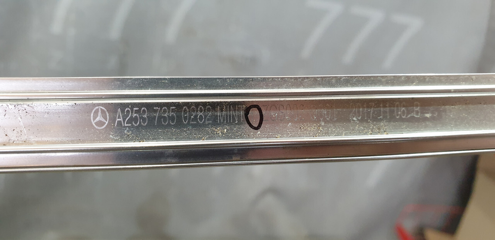 Молдинг двери задней правой Mercedes GLC (X253) 15-нв Б/У Оригинал A2537350282