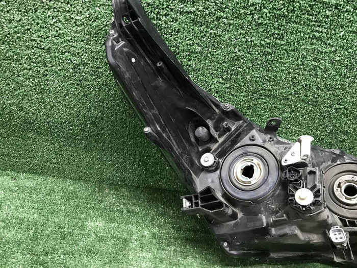 Фара левая Toyota Corolla E160 (2015-2019) галоген