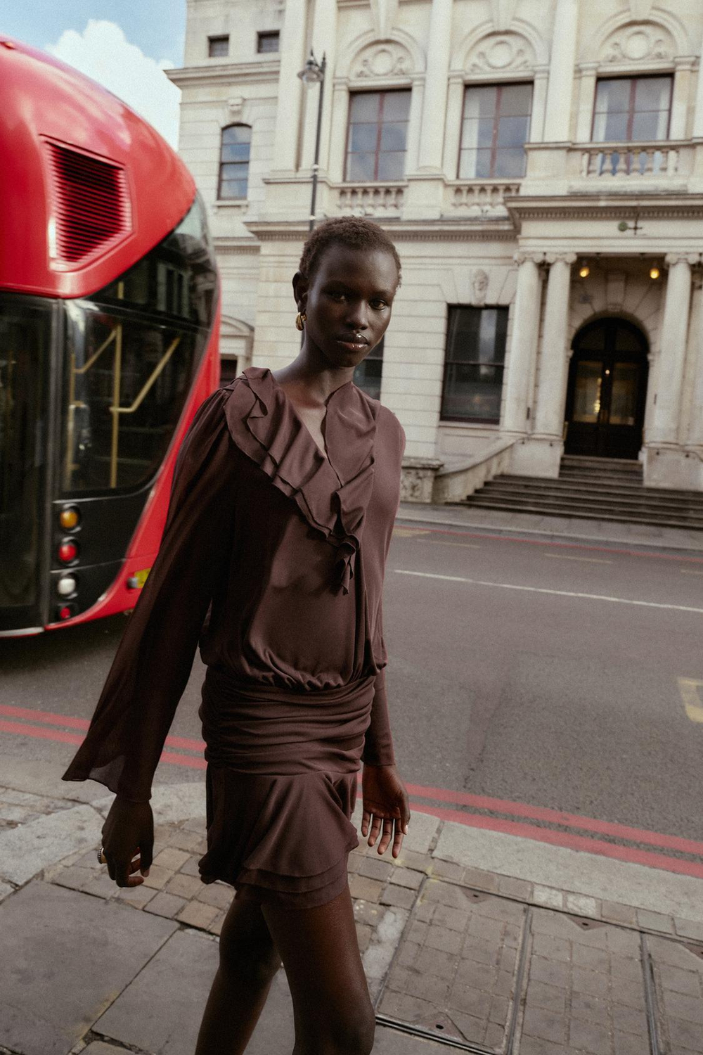 ZARA КОРОТКОЕ ПЛАТЬЕ С ВОЛАНАМИ, БУРГУНДИ