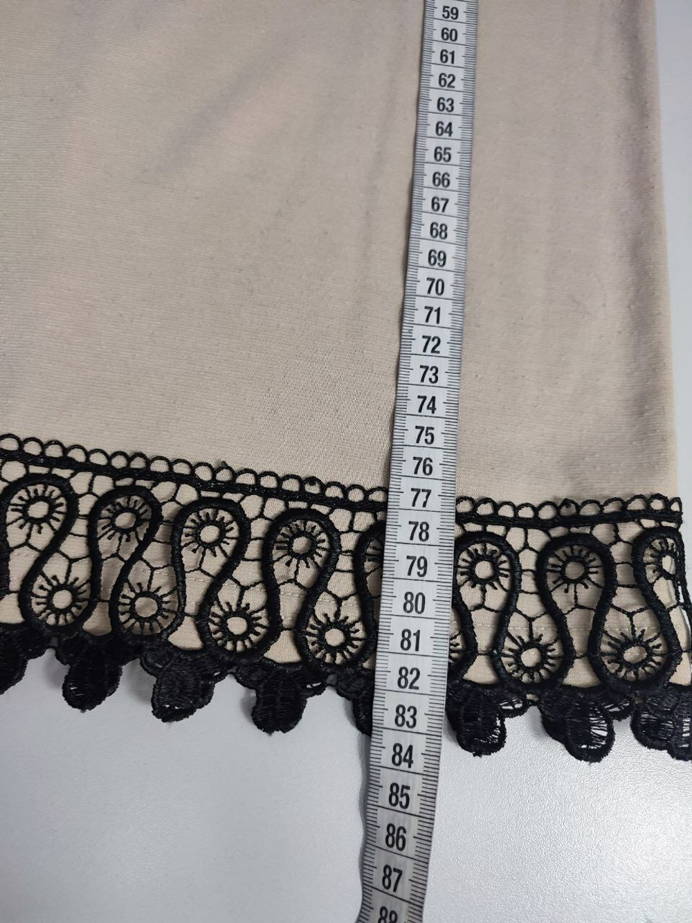 Платье светлое с кружевом 42 размер