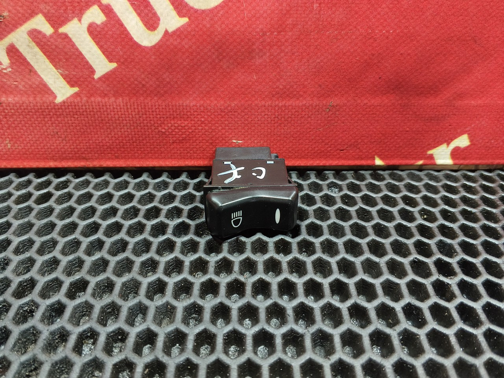 Кнопка дополнительного дальнего света