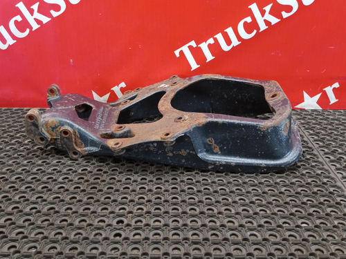 Кронштейн переднего амортизатора правый