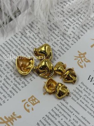 Пуговицы золотистые жатые в винтажном стиле