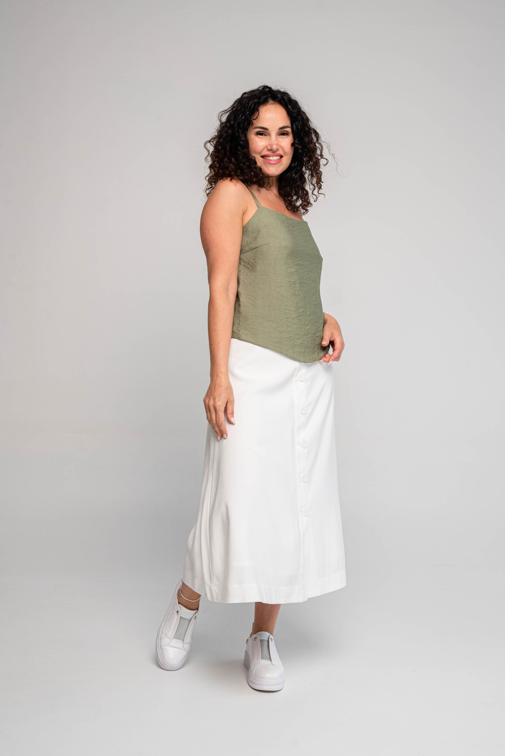 Топ женский летний на тонких бретелях под пиджак вечерний на молнии на лето базовый повседневный на каждый день блузка алый бордовый яркий легкий универсальный удобный