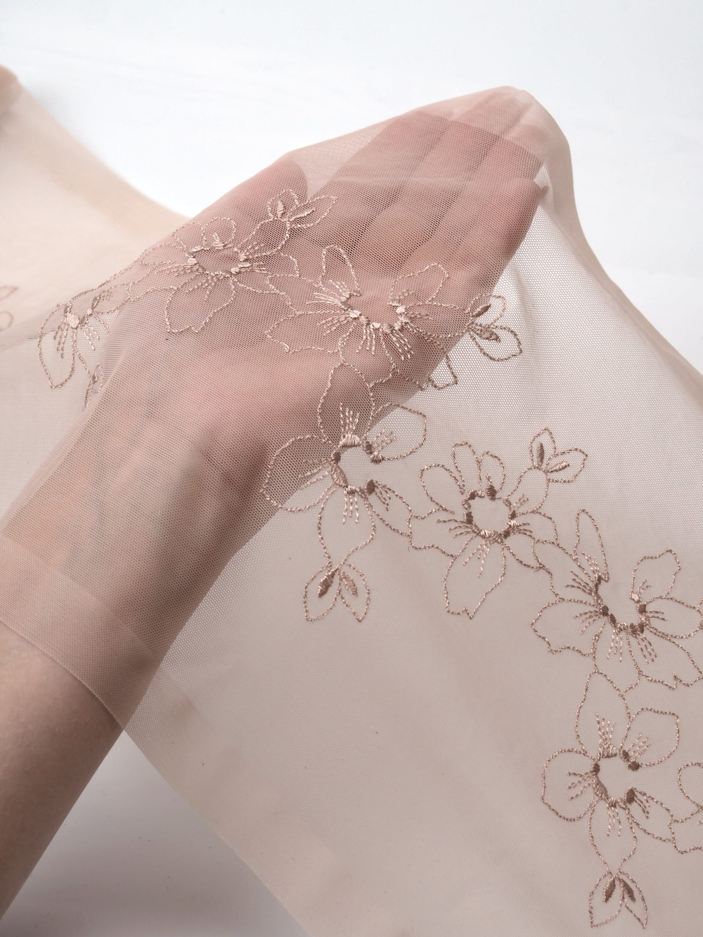 Вышивка на сетке темно-бежевая эластичная ширина 24 см ОТРЕЗЫ