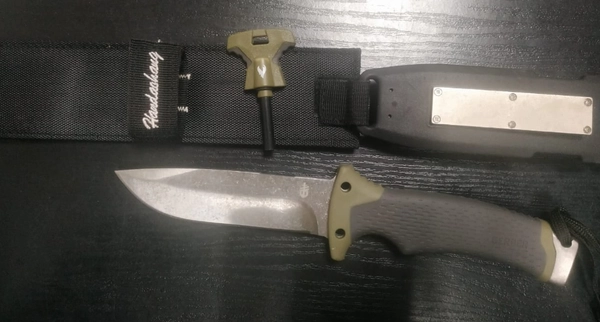 Нож туристический с фиксированным клинком Gerber 003 (огниво, свисток, точилка)
