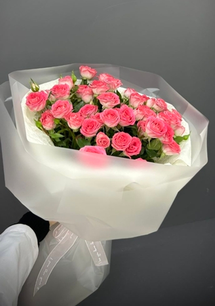 Букет из 7 веточек кустовых роз