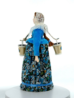 Фарфоровая кукла коллекционная Водоноска-казачка