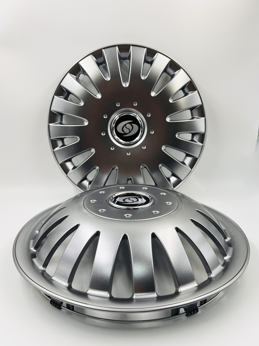 Колпаки на колеса гибкие с эмблемой R15 4 шт