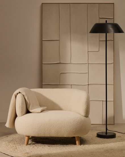 Кресло Luisa из экрю-букле с ножками из массива бука, 90 см Испания La Forma