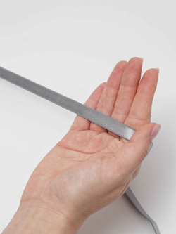 Резинка бретелечная темно-серая плотная глянцевая ширина 10 мм