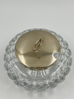 Стеклянная сахарница с посеребренной крышкой