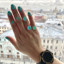 Серебряное кольцо со светло-зеленым изумрудным кварцем и фианитами