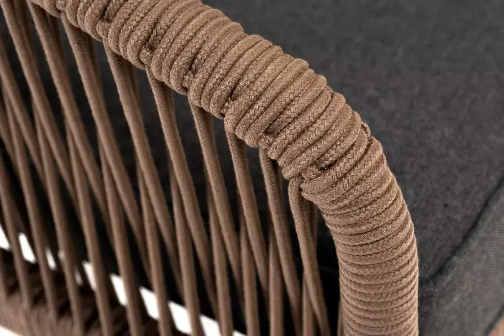"Канны" кресло плетеное из роупа, каркас алюминий коричневый (RAL8016) муар, роуп коричневый круглый, ткань темно-серая 027