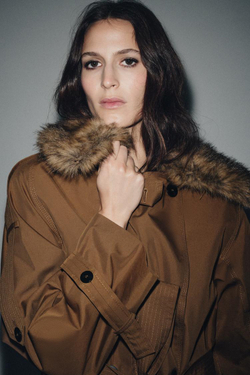 ZARA ТРЕНЧ ОВЕРСАЙЗ С ВОРОТНИКОМ ИЗ ИСКУССТВЕННОГО МЕХА — ZW COLLECTION, КАРАМЕЛЬНЫЙ