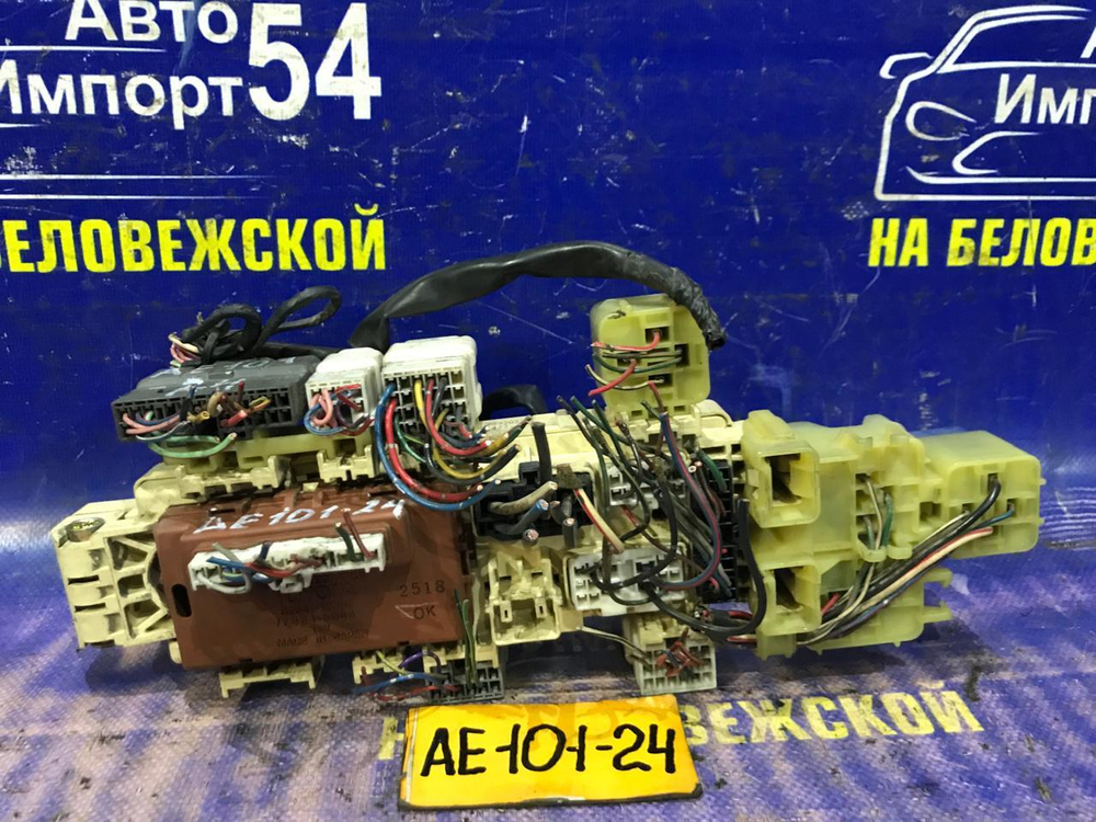 Блок предохранителей салонный TOYOTA MARINO 1992