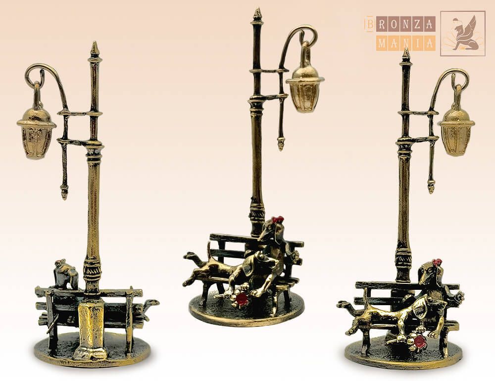 фигурка Собаки Таксы под питерским фонариком