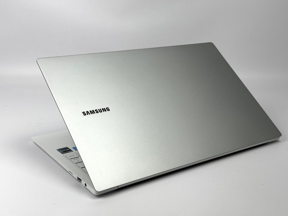 Ультрабук Samsung Galaxy 2 Pro i51240p/8GB(RAM)/512GB(SSD)15.3/FHD/60HZ/Win11