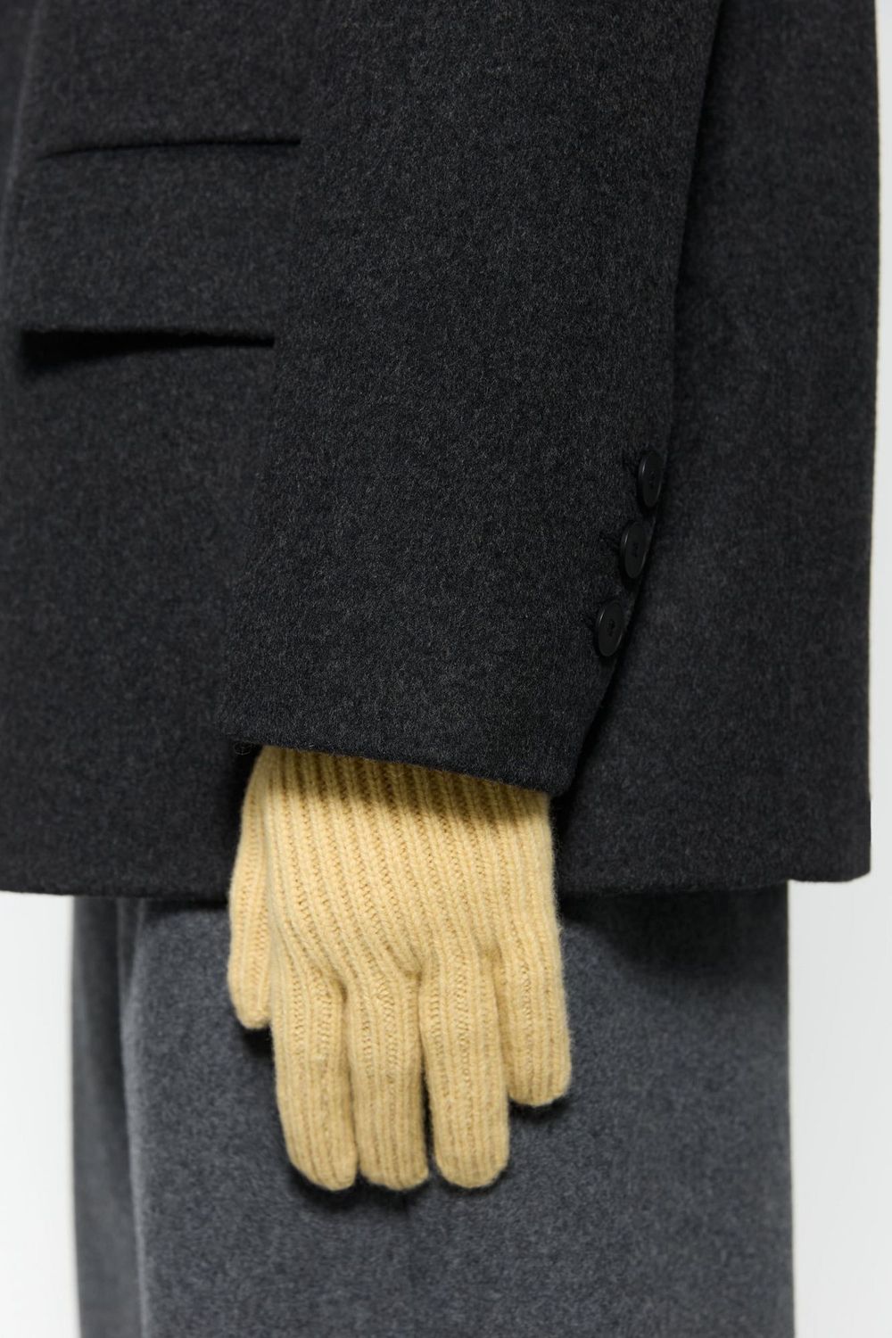 Перчатки в рубчик из объемной шерсти