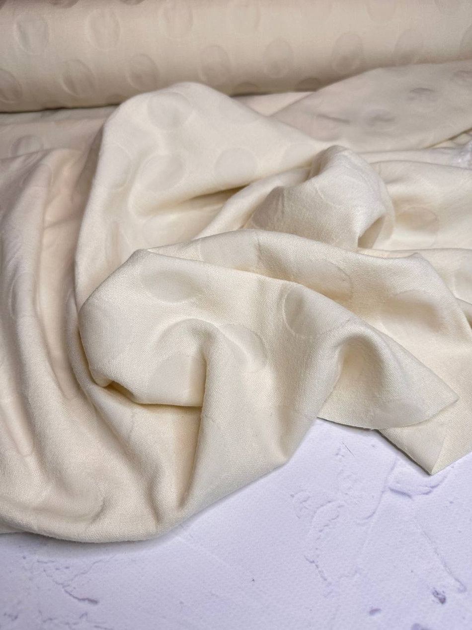 Плательно-костюмный жаккардовый сирсакер с узором (88%шерсть/10%полиамид/2%эластан, Бежевая слоновая кость/крупные круги в тон, 125, 232 гр/м2)