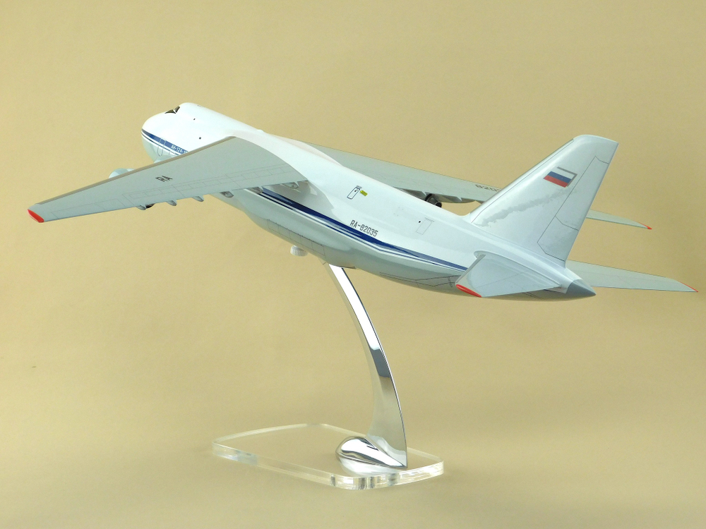 Модель самолета Ан-124-100 (М1:144, RA-82035)