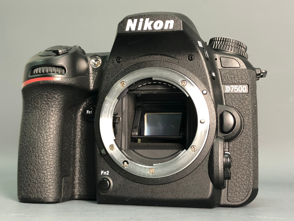 Фотоаппараты Nikon d7500+kit 18-55 2.500 кадров