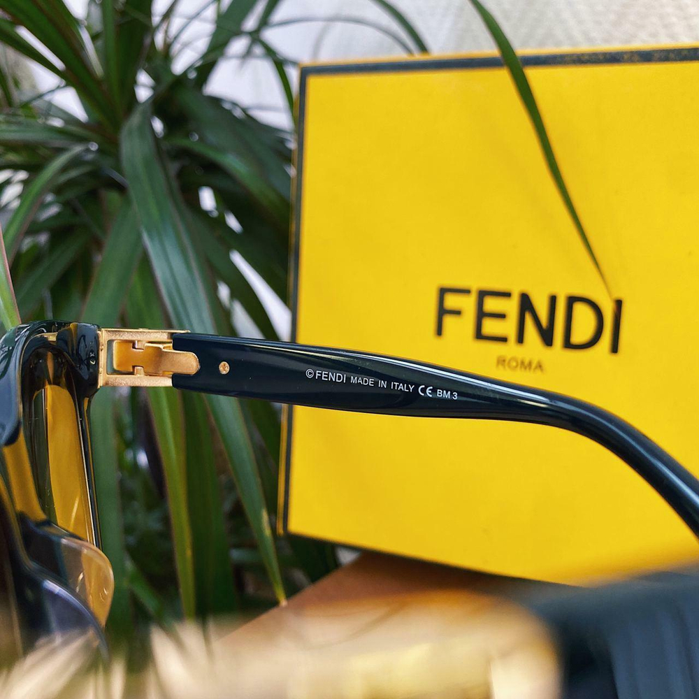 Солнцезащитные очки