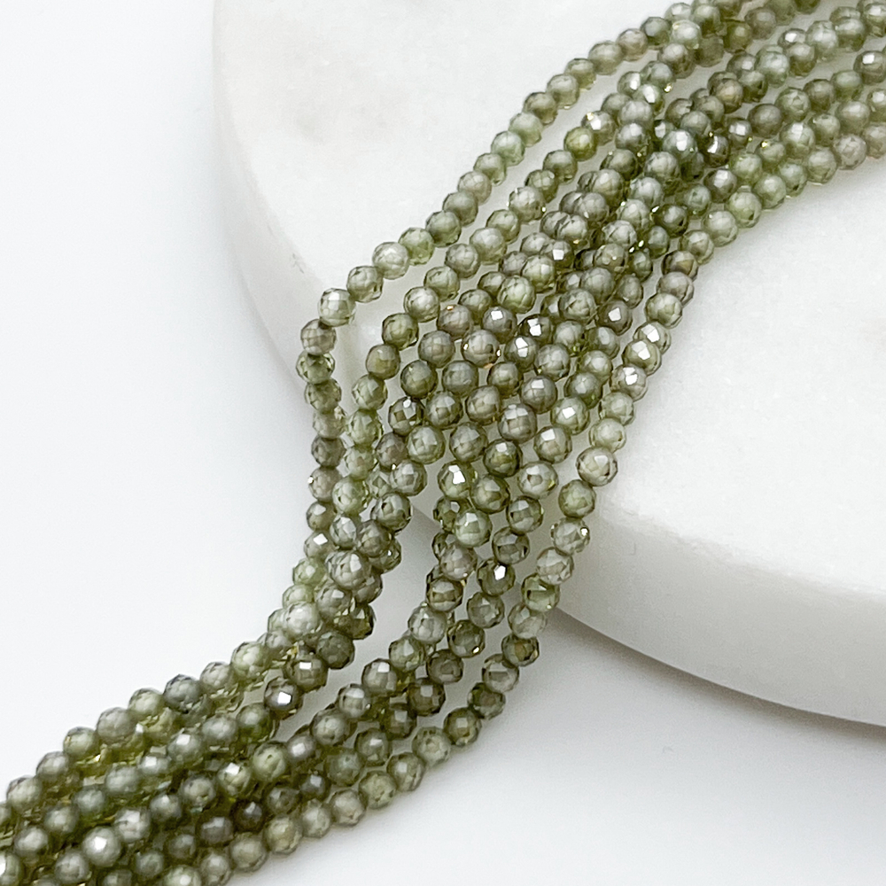 Фианит (кубический цирконий), цвет оливковый, размер 2 мм, цена за нить около 130 шт (38 см)