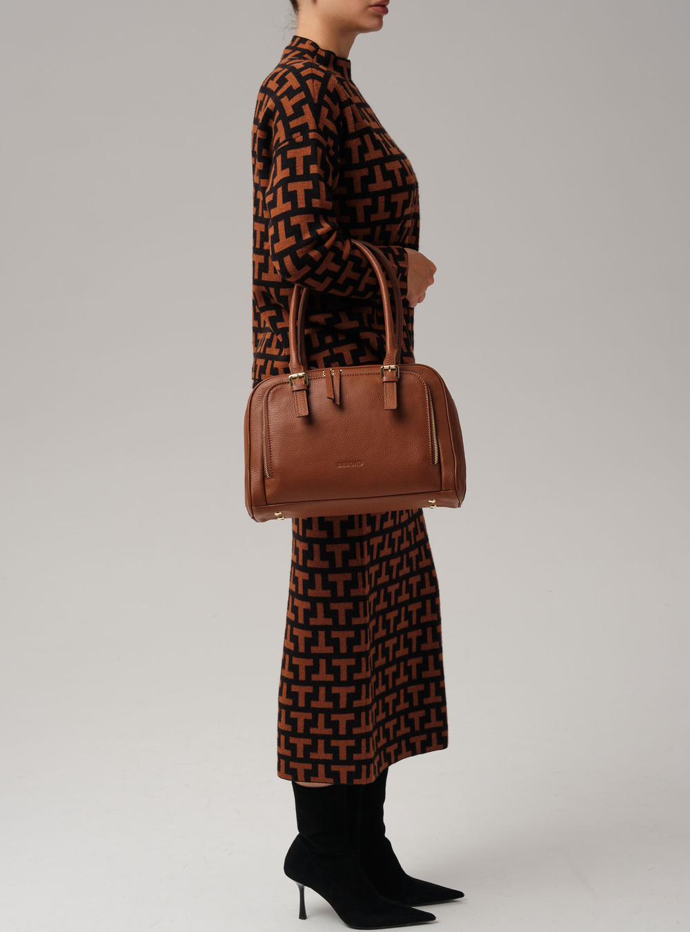 Кожаная сумка Deboro 30375 фундук