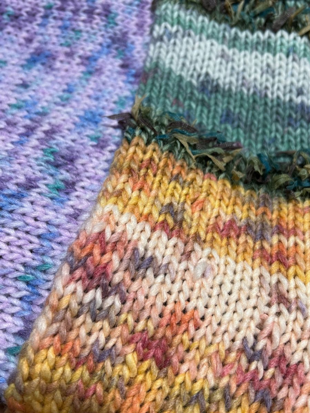 Трикотажная пряжа сток для вязания SPOTTY деграде шишибрики