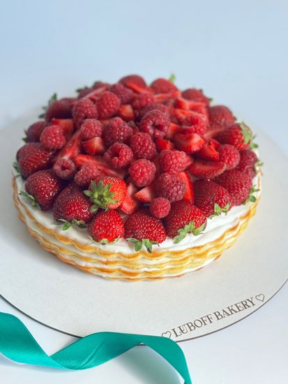 Сметанник с клубникой