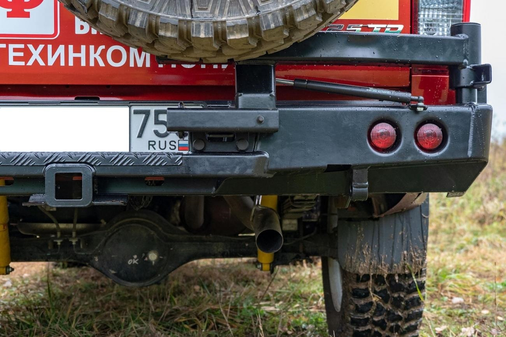 Бампер силовой задний Isuzu D-MAX (2012-2020) с квадратом под фаркоп, калиткой, фонарями, подсветкой номера стандарт