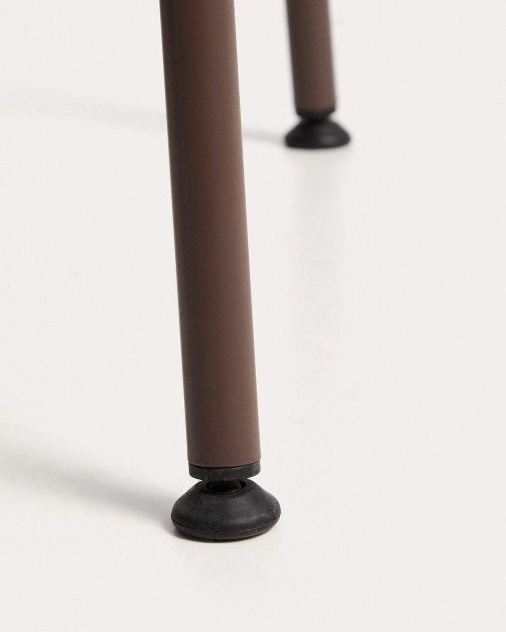 Уличный стул Surpika из пластика и коричневой стали