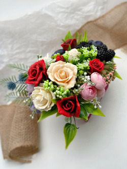 Букет “Фуксия с ягодами”