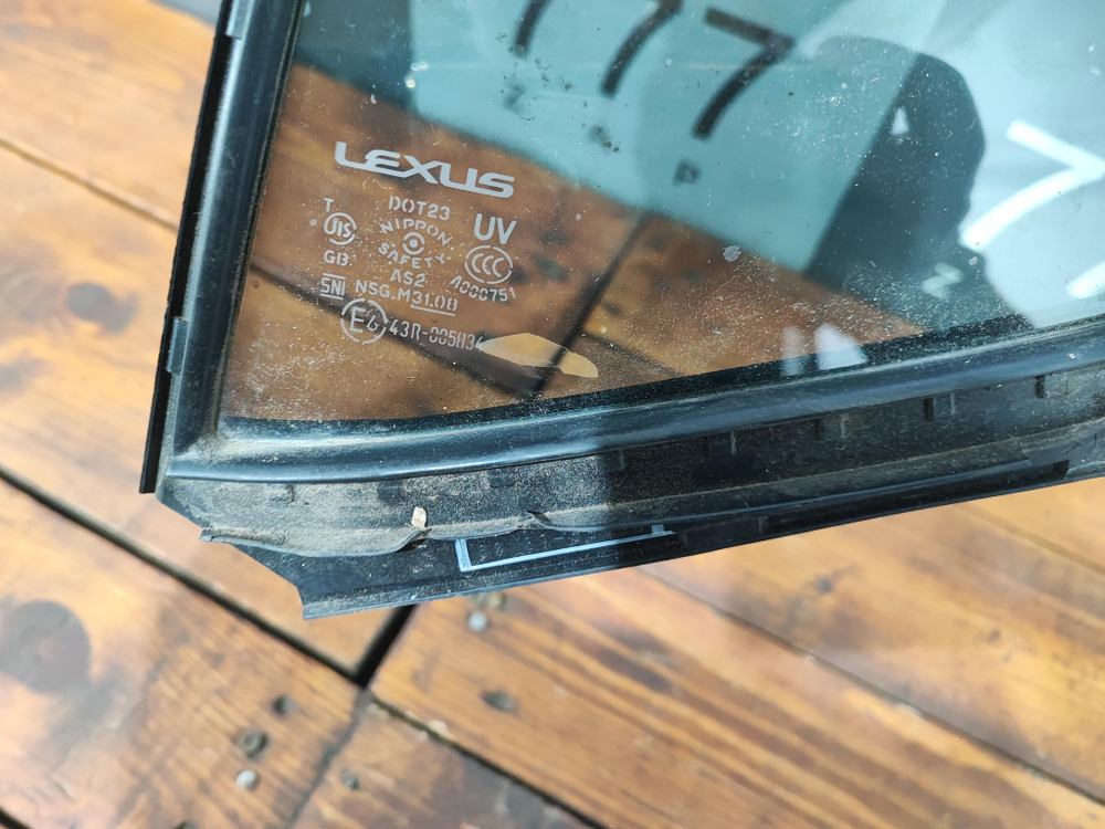 Стекло двери задней левой Lexus IS 2 05-13 Б/У Оригинал 6812453091