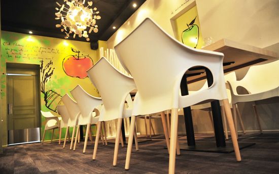 Кресло пластиковое Natural Ola белое Италия