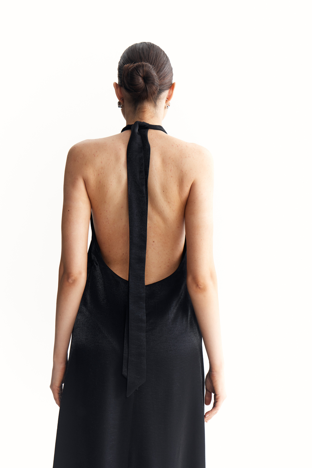 Платье с открытой спиной